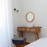 Zoe's *